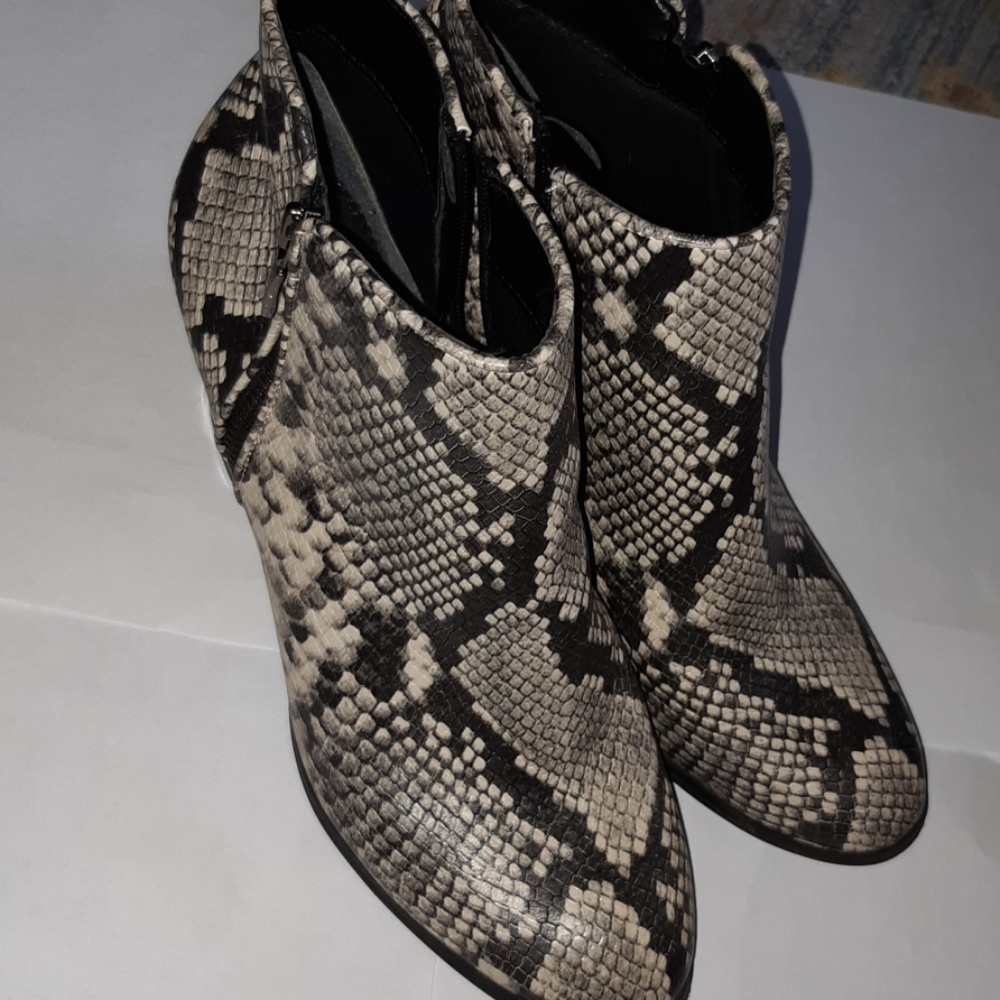 Snakeskin(faux) Booties